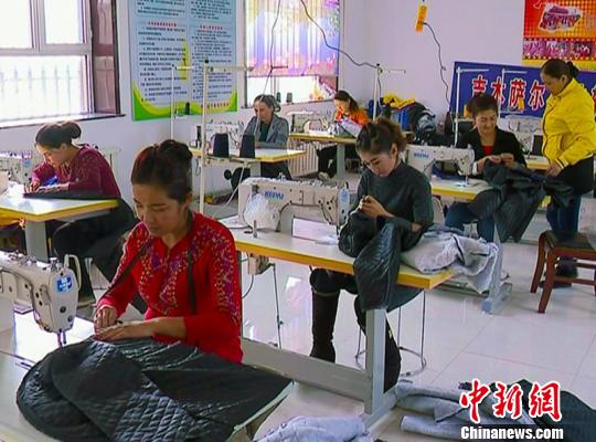 新疆城镇新增就业开局良好微工厂助力民众走上富裕路