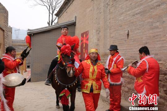 山西张壁古堡景区“地道中国年”活动吸引超10万中外游客