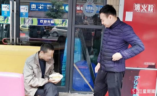  面馆老板请吕彬免费吃面