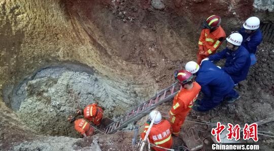 泵站清淤方案再实行后续的救帮，河道淤泥清理围堰(2)