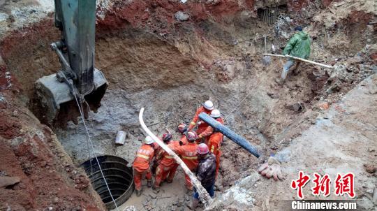 泵站清淤方案再实行后续的救帮，河道淤泥清理围堰(3)