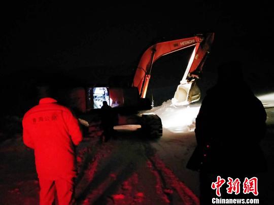 直击青海玉树雪灾&ldquo;清雪保通&rdquo;：前脚打通，后脚&ldquo;雪阻路&rdquo;