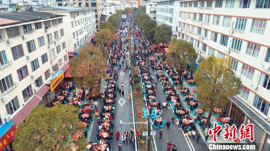 “百家福宴”迎客至浙江泰顺“万人同饮”庆元宵
