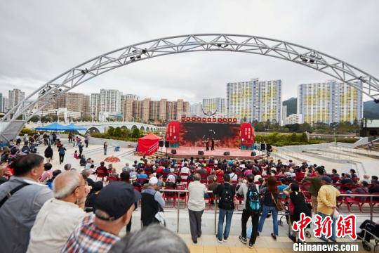 香港民众“穿越”贵州赶贵州年集