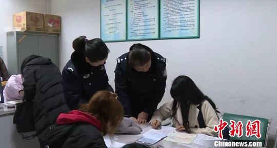 父亲入狱孩子成黑户浙江磐安民警多次奔走解难题