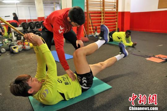 西班牙绿茵场上的中国足球希望