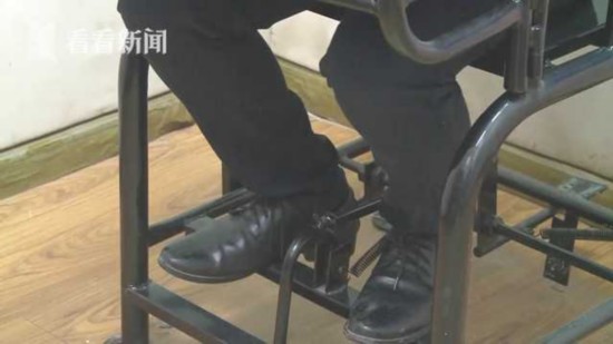 揉眼睛[00_01_32][20190225-115343-3]_副本.jpg