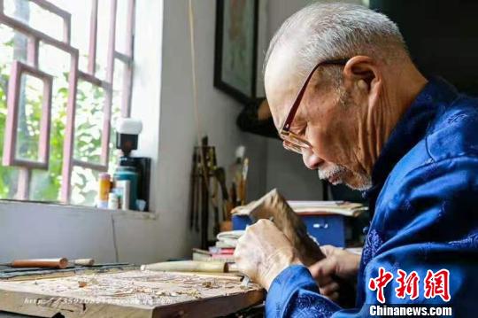 湖北襄阳老河口木版年画传承人陈义文离世　