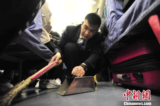 “90”后列车员的第九个春运：每次春运都像一次长征