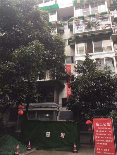 明苑公寓小区开始动工安装电梯