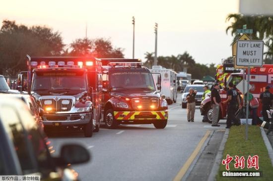 资料图：当地时间2月14日下午2点25分左右，美国佛罗里达州南部帕克兰一所高中发生枪击案。