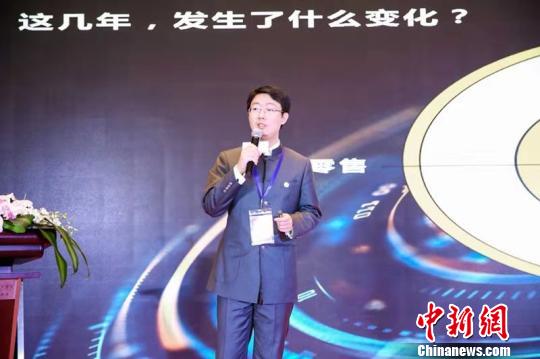 作为新促委发起方代表，食云集创始人吴皓从餐饮新零售角度提出了商业地产存量改造的破题之法。　芊烨 摄