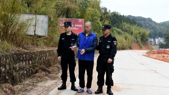 犯罪嫌疑人刘某坤指认现场