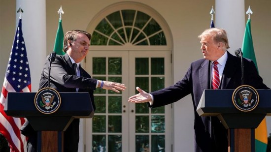 当地时间3月19日，特朗普与博尔索纳罗召开联合新闻发布会。图源：路透社