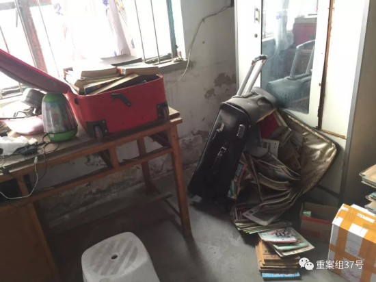 　2019年2月27日，图为薛泰生前房间。他平时经常看的报刊书籍被归置箱内，放在房间一角。新京报记者 韩茹雪 摄