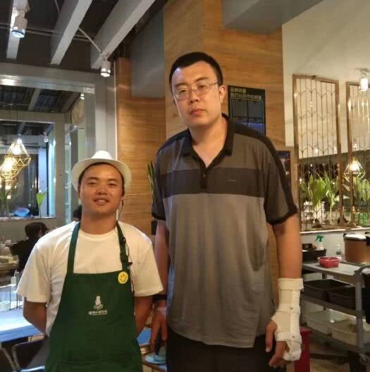不过,球队中锋韩德君却在20日发微博表示,疑似将会缺席季后赛,不过他