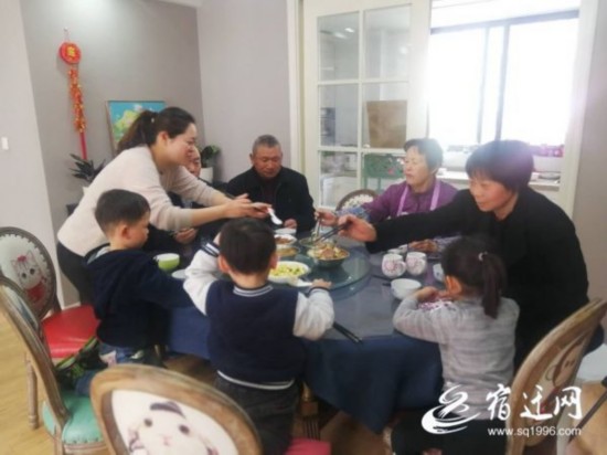 33岁泗洪军嫂潘洁:用爱撑起最美的家(分(77993)-20190327085759