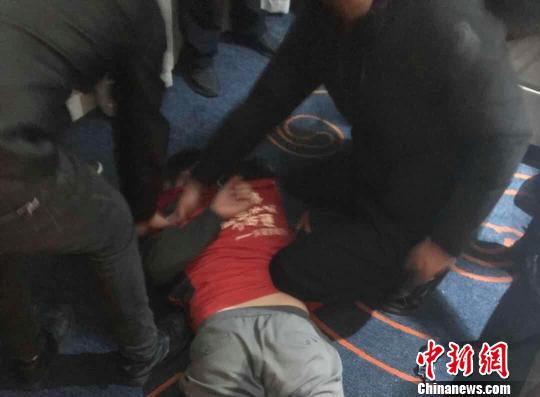 两男子利用假毒品诈骗在湖北襄阳落法网