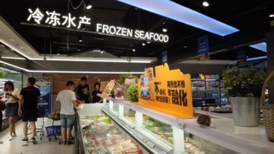 资料图片:盒马鲜生成为新零售实体店的榜样。(新华社)