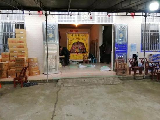  陈宏老家里设置的灵堂