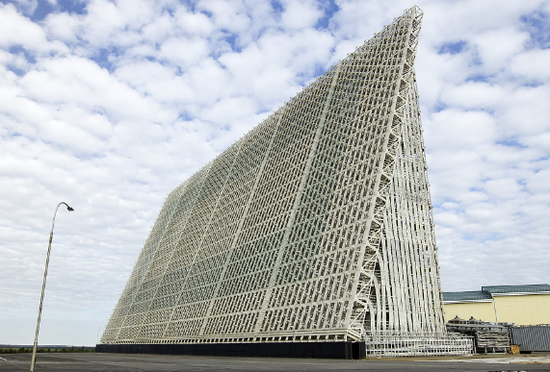 俄罗斯“沃罗涅日”地基导弹预警雷达 (图源:视觉中国)