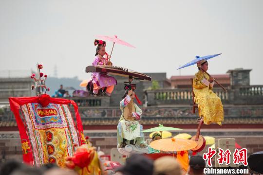 广州番禺&ldquo;三月三&rdquo;贺&ldquo;北帝诞&rdquo;&ldquo;飘色&rdquo;巡游吸睛