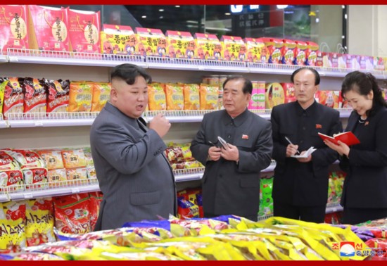 金正恩视察大城百货商店（图源：朝中社）