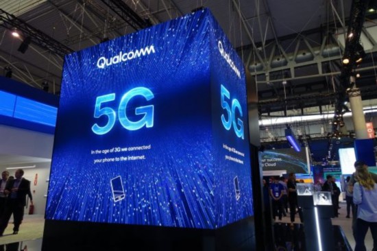 这是2月25日在西班牙巴塞罗那世界移动通信大会上拍摄的高通展厅。