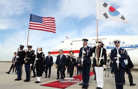 韩国总统夫妇抵达美国（图源：青瓦台） 