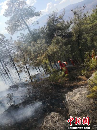 大理鹤庆山火系村民吸烟引起嫌疑人已被依法羁押