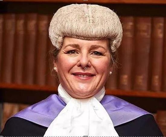  法官萨拉 白金汉 图via the Sun 