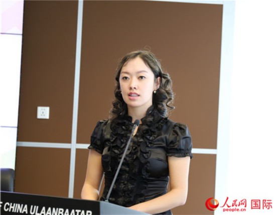 4月12日，获奖学校代表贺希格中学贺希格吉尔嘎拉校长致辞。