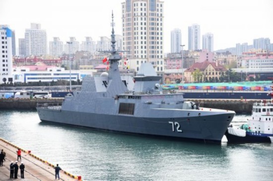 4月19日，新加坡海军&ldquo;坚强&rdquo;号护卫舰抵达青岛大港码头。（新华社）