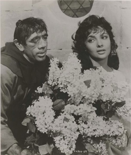  1956年版电影《巴黎圣母院》剧照（资料图片）