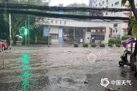 强降雨“席卷”重庆 多地现大暴雨 今日局地仍有暴雨