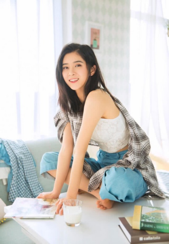 女孩长相清纯可爱