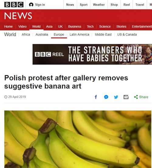 波兰人抗议画廊移除使人产生联想的香蕉艺术作品 BBC报道截图