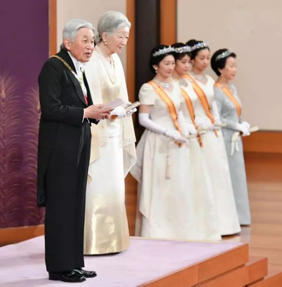 日本新天皇即位 那他的继承人又会是谁?