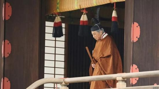 4月30日,日本明仁天皇在东京皇宫参加天皇宣告退位仪式。