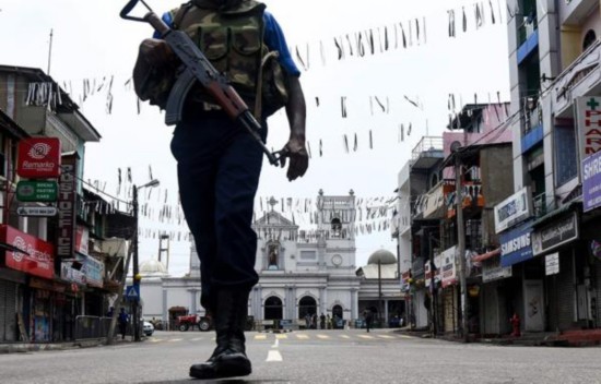 当地时间2019年4月29日,斯里兰卡科伦坡,士兵在圣安东尼大教堂外站岗。视觉中国 图