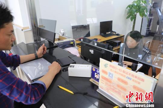 上海公安打造跨警种“综合窗口”派出所也能处理办理出入境