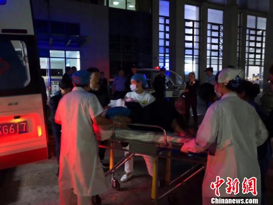 孕妇高铁上产下“列车宝宝”爱心接力护母女平安