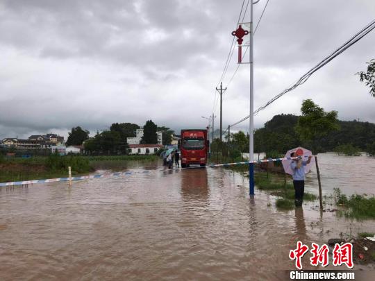 福建三明暴雨红色预警多地内涝