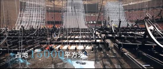 5层楼高的巨型道具 52组威亚数控升降装置