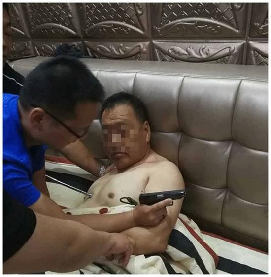  图：抓捕犯罪嫌疑人裴某。