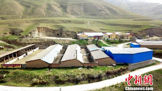 逼出来的“致富经”:“创业夫妻”生态养殖助牧民脱贫