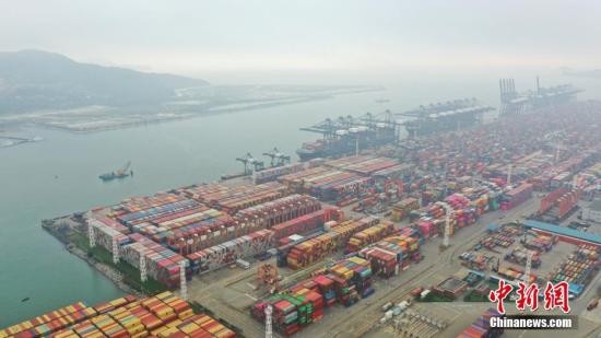 资料图：深圳盐田国际集装箱码头。中新社记者 陈文 摄
