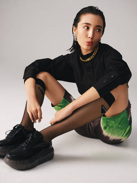 王紫璇九头身长腿瞩目 硬照女王轻松演绎背头杀