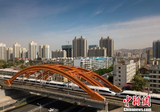 端午小长假中铁兰州局加开旅游专列保票额充足