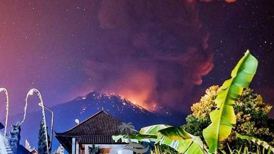 （阿贡火山喷发现场图 图源：路透社）